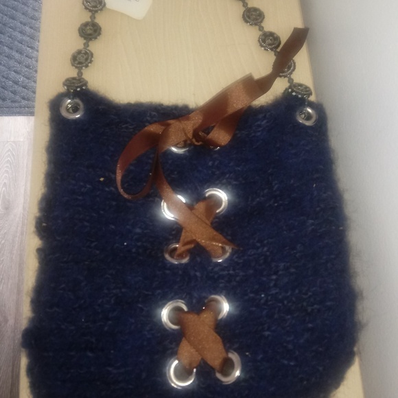 Blue purse with beaded handle - Picture 1 of 3